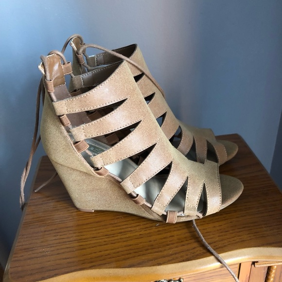 Wedge Sandals - Picture 2 of 4